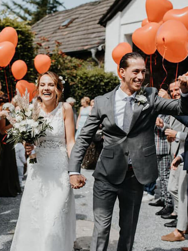 Frohes Hochzeitspaar Nach Heirat Im Schloss Meierhof